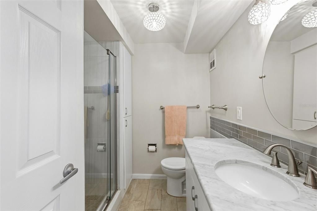 For Sale: $250,000 (2 beds, 2 baths, 1060 Square Feet)