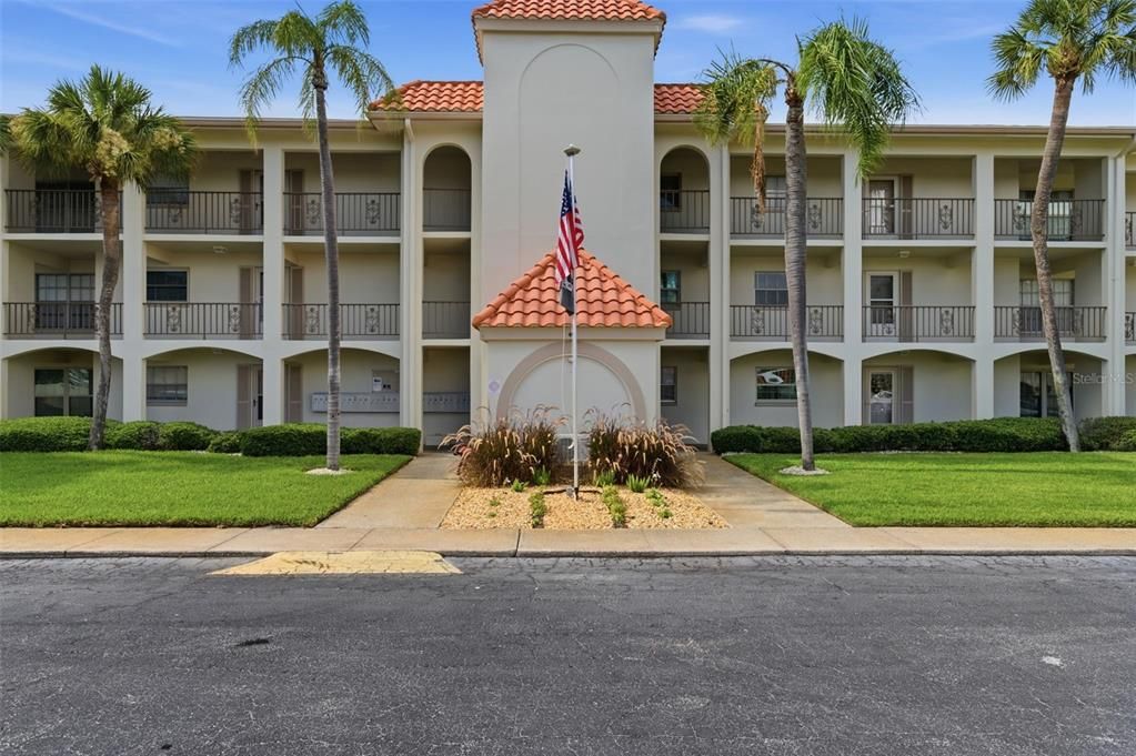 For Sale: $250,000 (2 beds, 2 baths, 1060 Square Feet)