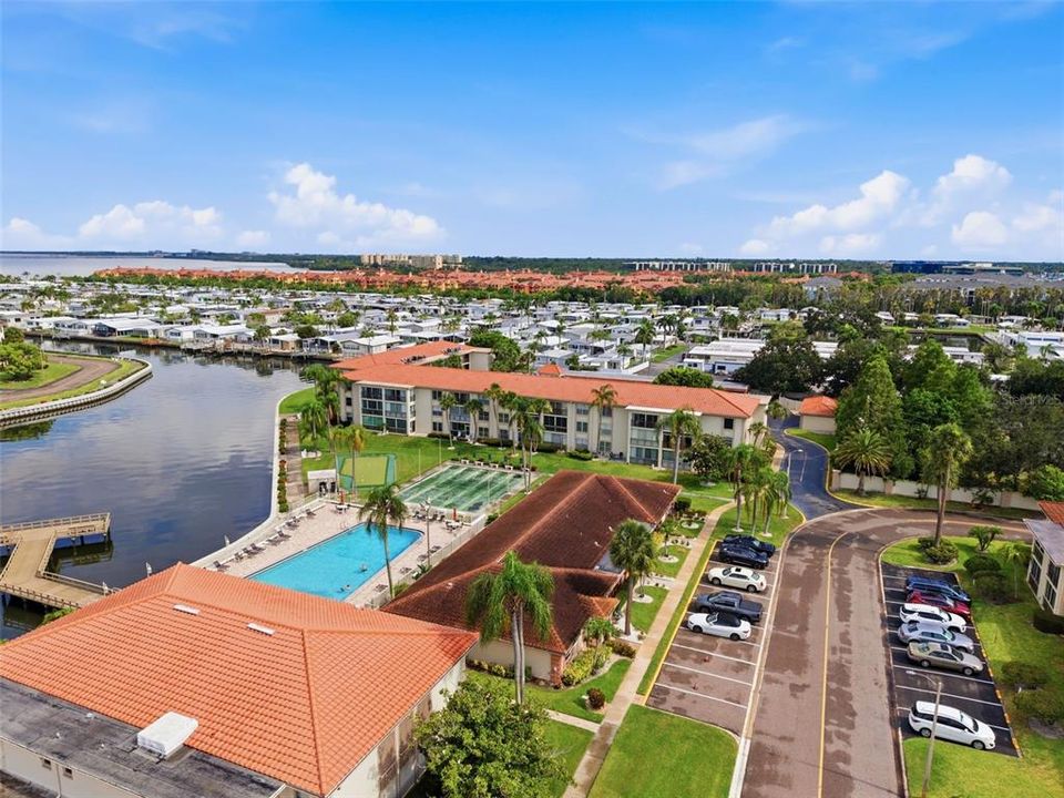 For Sale: $250,000 (2 beds, 2 baths, 1060 Square Feet)