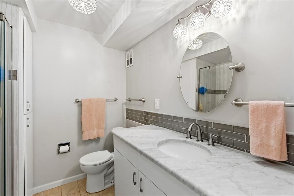 For Sale: $250,000 (2 beds, 2 baths, 1060 Square Feet)