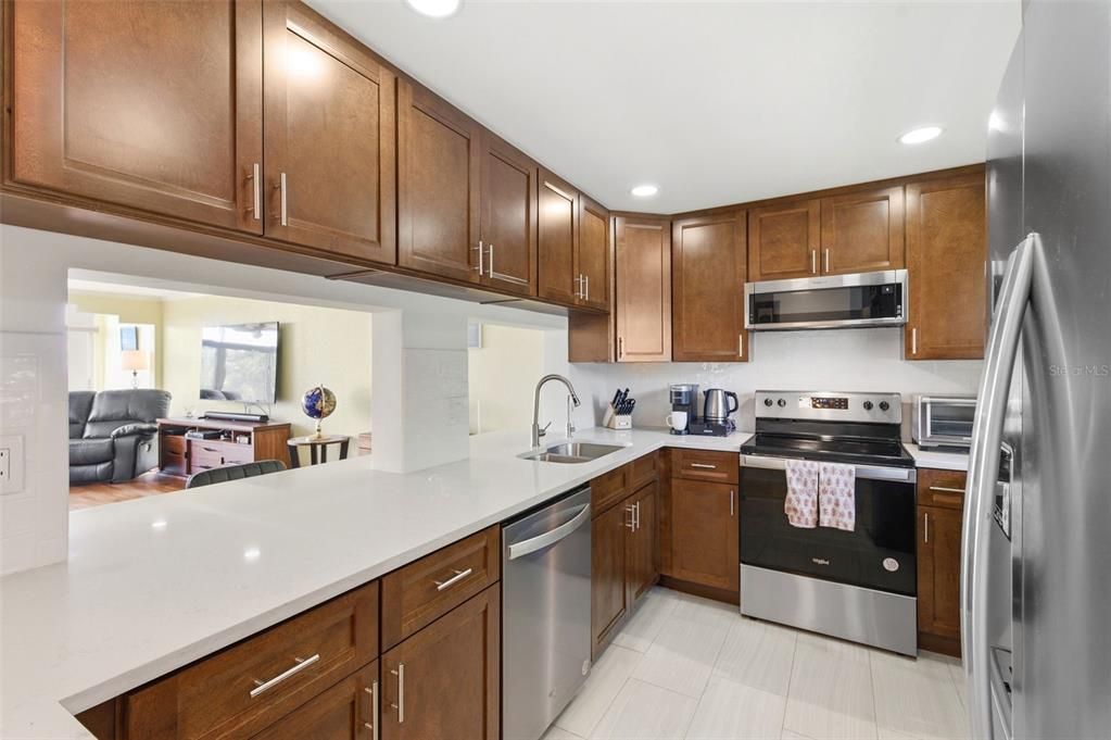 For Sale: $250,000 (2 beds, 2 baths, 1060 Square Feet)