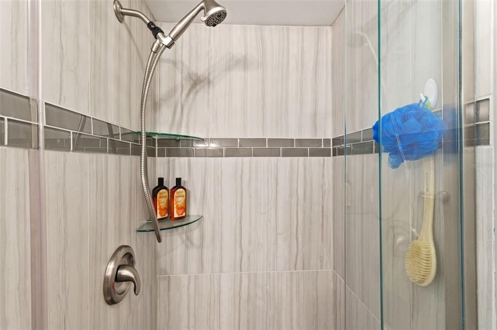 For Sale: $250,000 (2 beds, 2 baths, 1060 Square Feet)