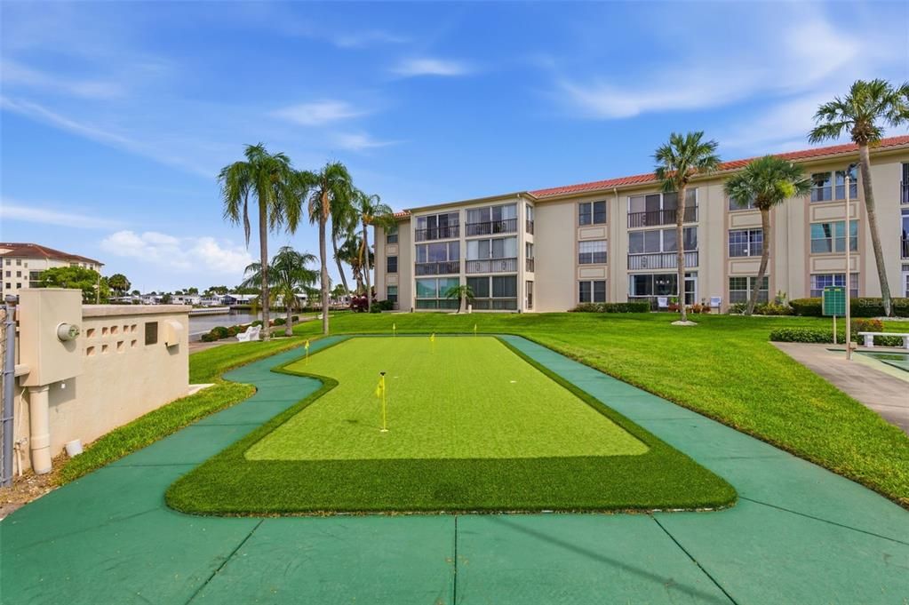 For Sale: $250,000 (2 beds, 2 baths, 1060 Square Feet)
