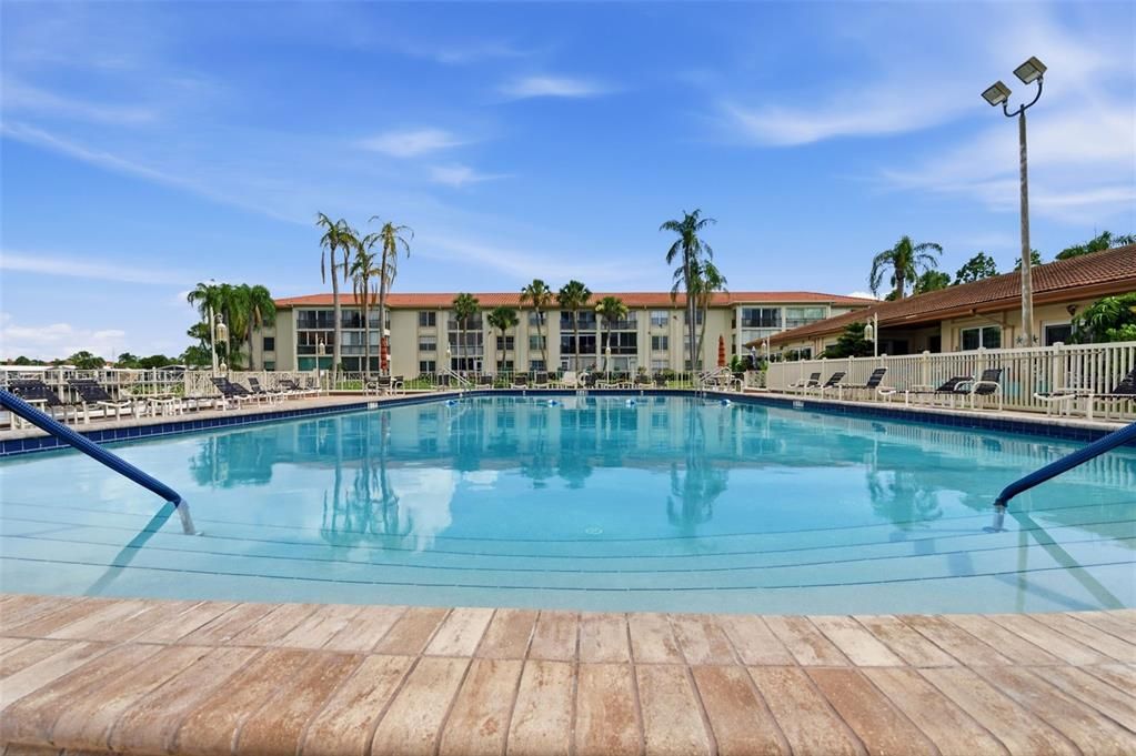 For Sale: $250,000 (2 beds, 2 baths, 1060 Square Feet)