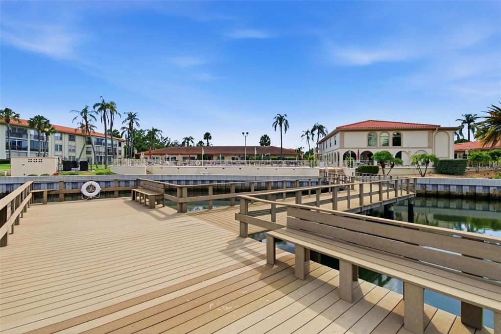 For Sale: $250,000 (2 beds, 2 baths, 1060 Square Feet)