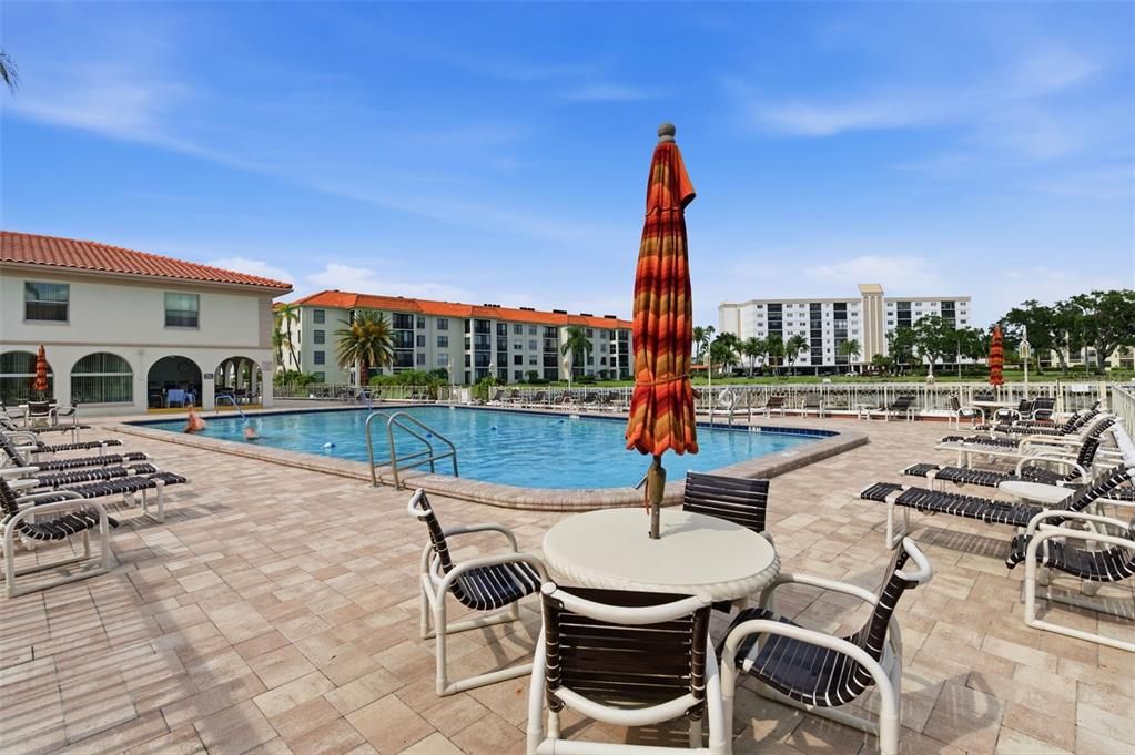 For Sale: $250,000 (2 beds, 2 baths, 1060 Square Feet)