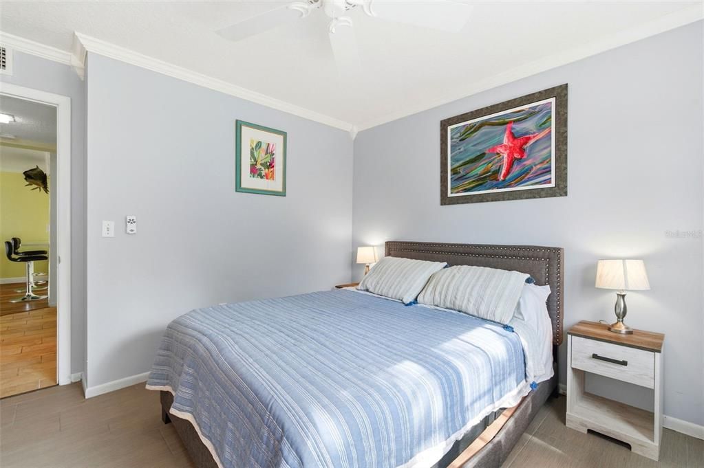 For Sale: $250,000 (2 beds, 2 baths, 1060 Square Feet)