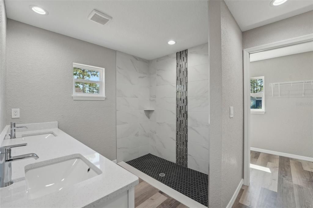 En Venta: $345,000 (3 camas, 2 baños, 1560 Pies cuadrados)