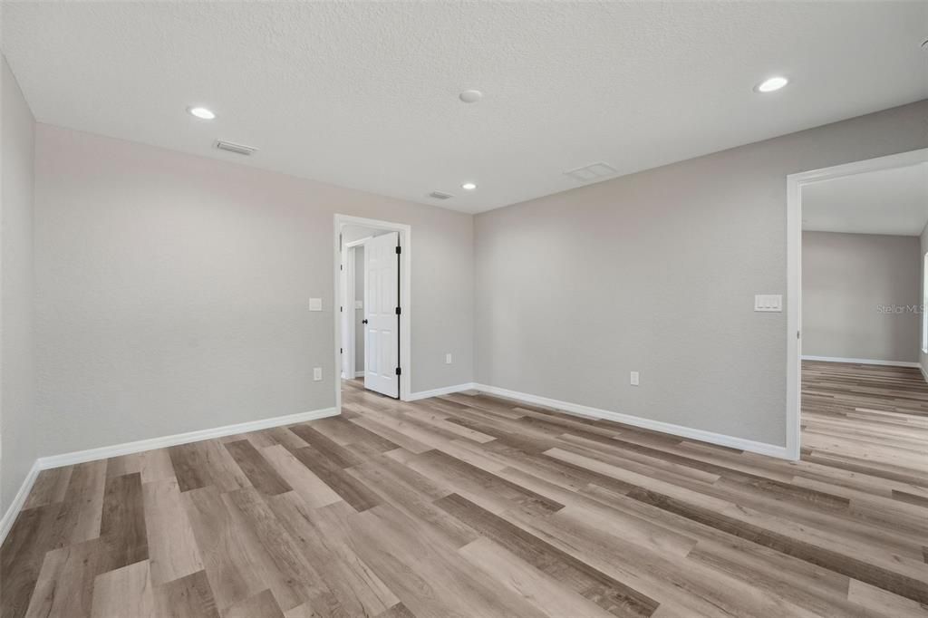 En Venta: $345,000 (3 camas, 2 baños, 1560 Pies cuadrados)