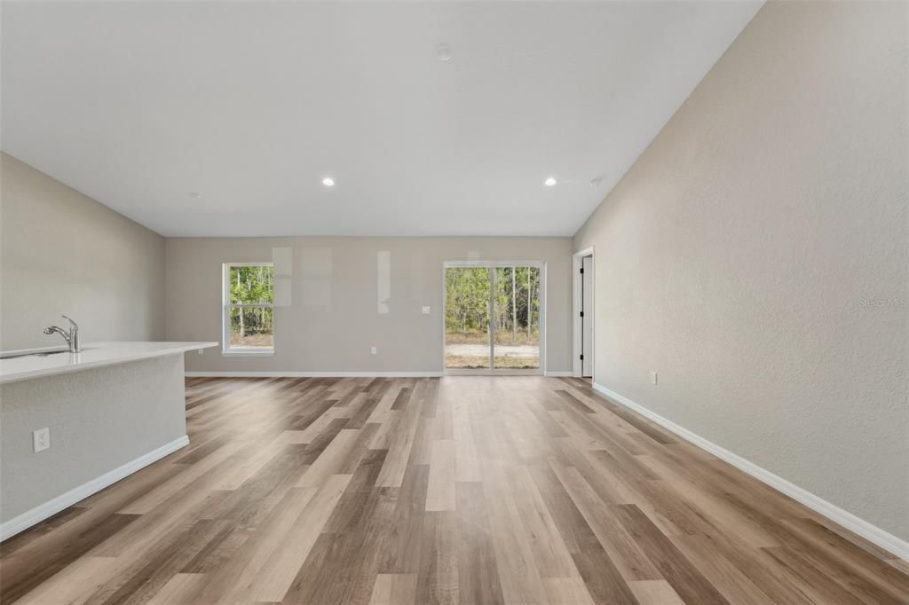 En Venta: $345,000 (3 camas, 2 baños, 1560 Pies cuadrados)