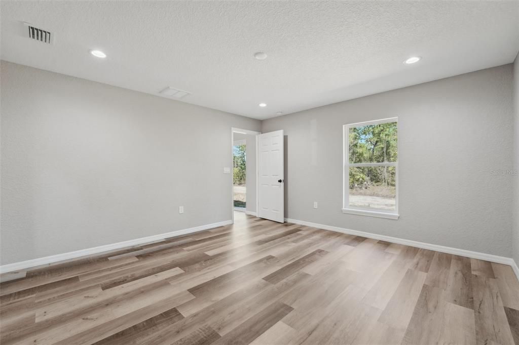 En Venta: $345,000 (3 camas, 2 baños, 1560 Pies cuadrados)