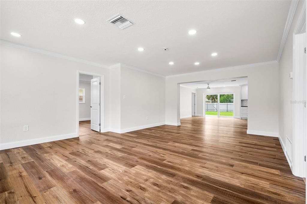En Venta: $575,000 (3 camas, 3 baños, 2212 Pies cuadrados)