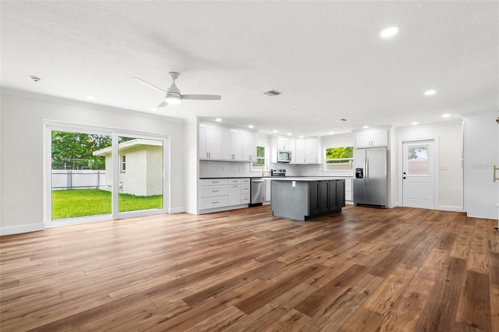 En Venta: $575,000 (3 camas, 3 baños, 2212 Pies cuadrados)