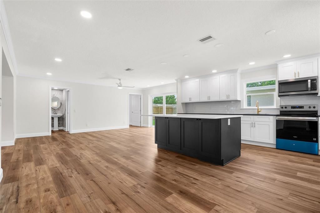 En Venta: $575,000 (3 camas, 3 baños, 2212 Pies cuadrados)