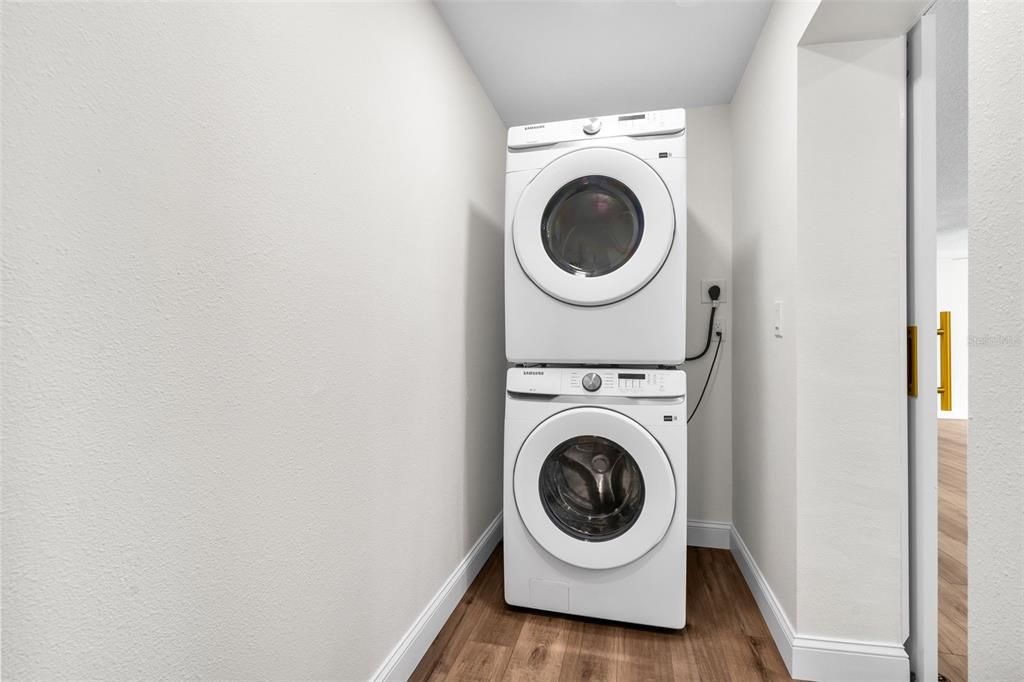En Venta: $575,000 (3 camas, 3 baños, 2212 Pies cuadrados)