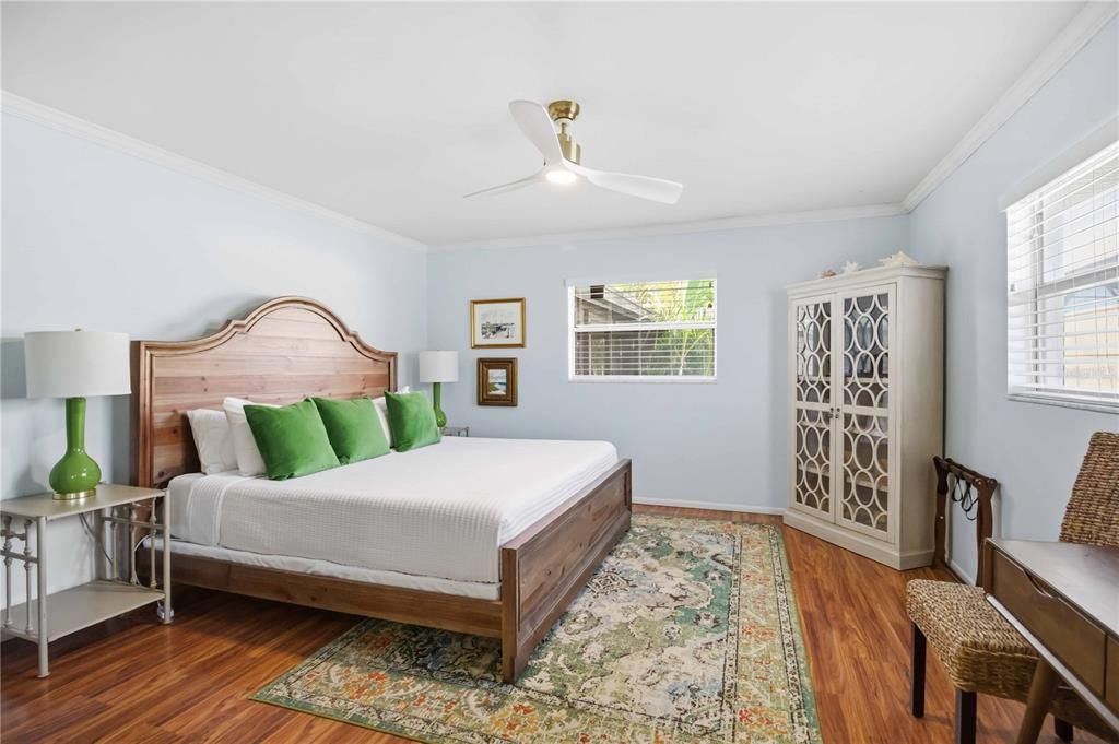 На продажу: $825,000 (4 спален, 2 ванн, 1965 Квадратных фут)