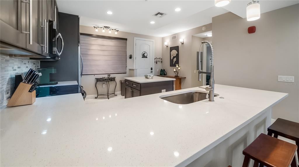 For Sale: $349,000 (2 beds, 2 baths, 1402 Square Feet)