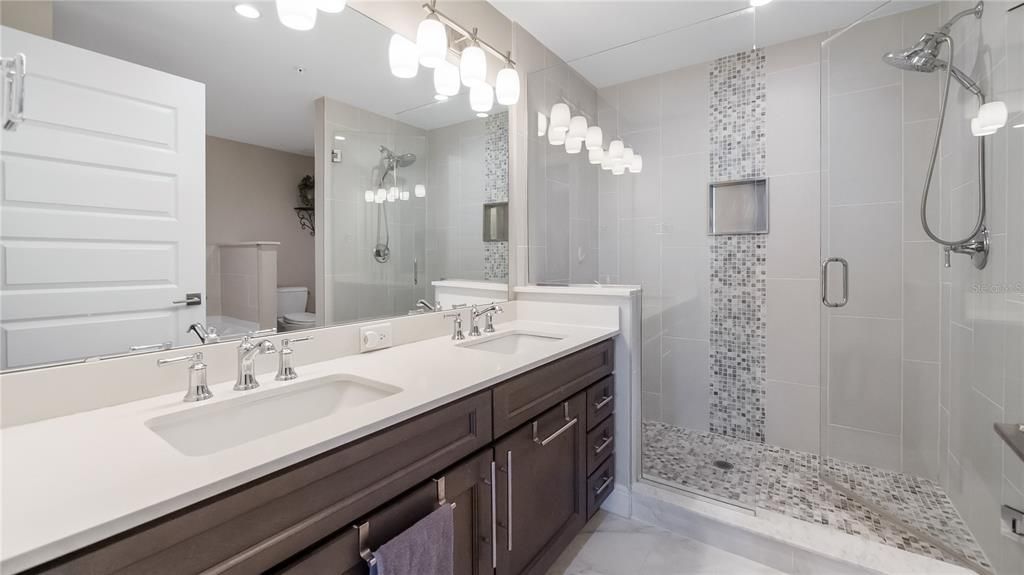 For Sale: $349,000 (2 beds, 2 baths, 1402 Square Feet)