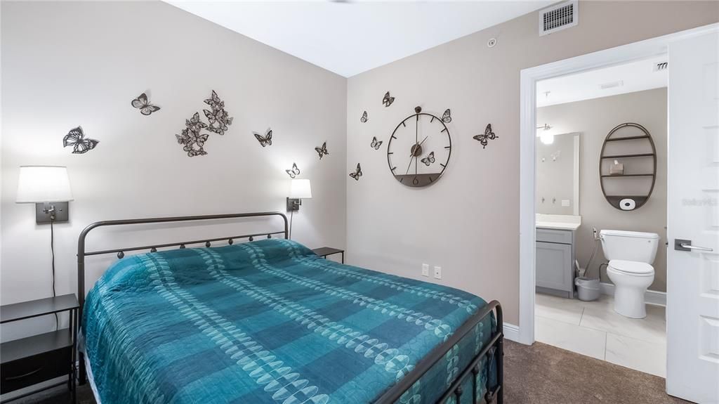 For Sale: $349,000 (2 beds, 2 baths, 1402 Square Feet)