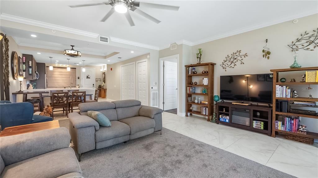 For Sale: $349,000 (2 beds, 2 baths, 1402 Square Feet)