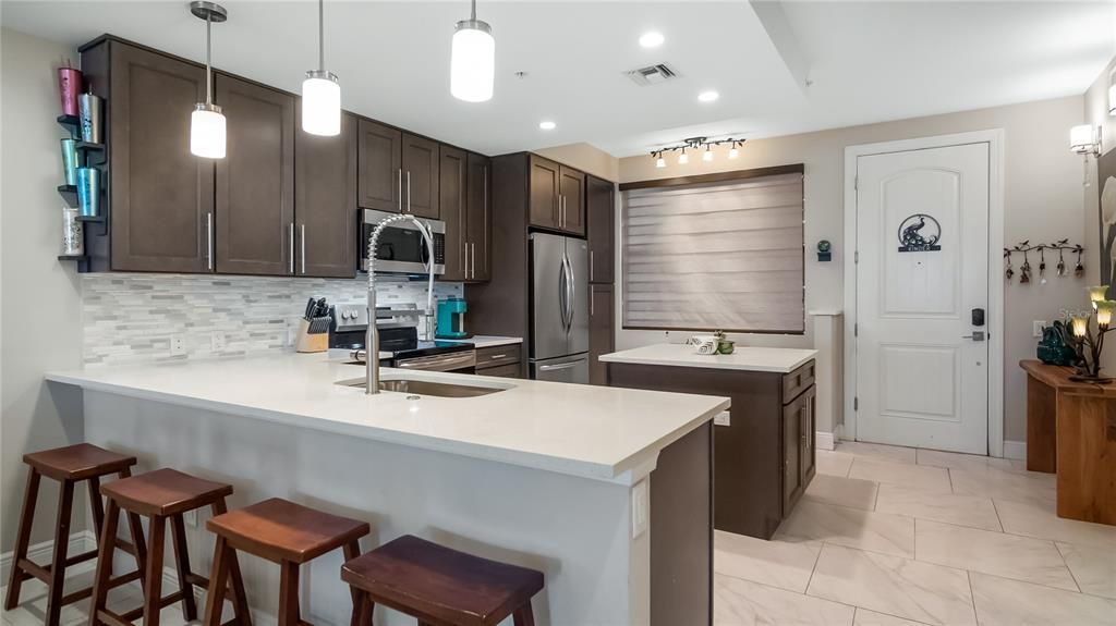 For Sale: $349,000 (2 beds, 2 baths, 1402 Square Feet)