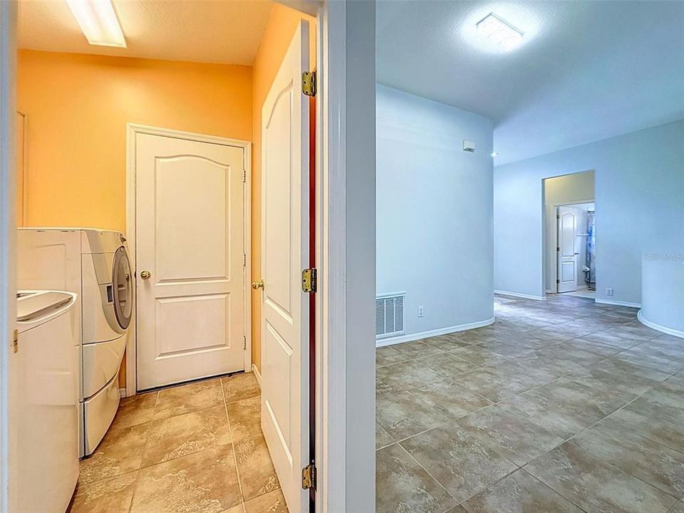 На продажу: $429,990 (4 спален, 2 ванн, 1853 Квадратных фут)