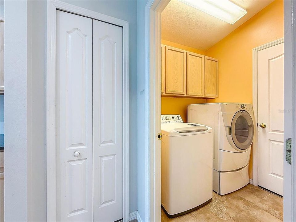 На продажу: $429,990 (4 спален, 2 ванн, 1853 Квадратных фут)