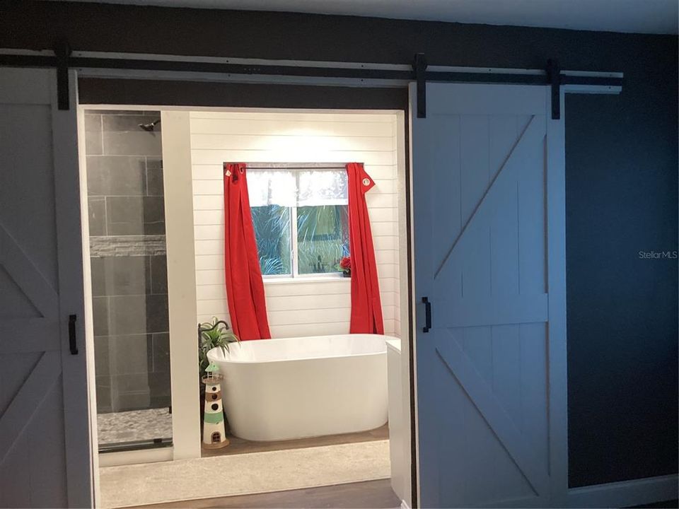 En Venta: $398,000 (4 camas, 3 baños, 2305 Pies cuadrados)