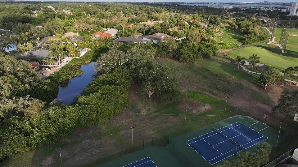 На продажу: $1,300,000 (1.55 acres)