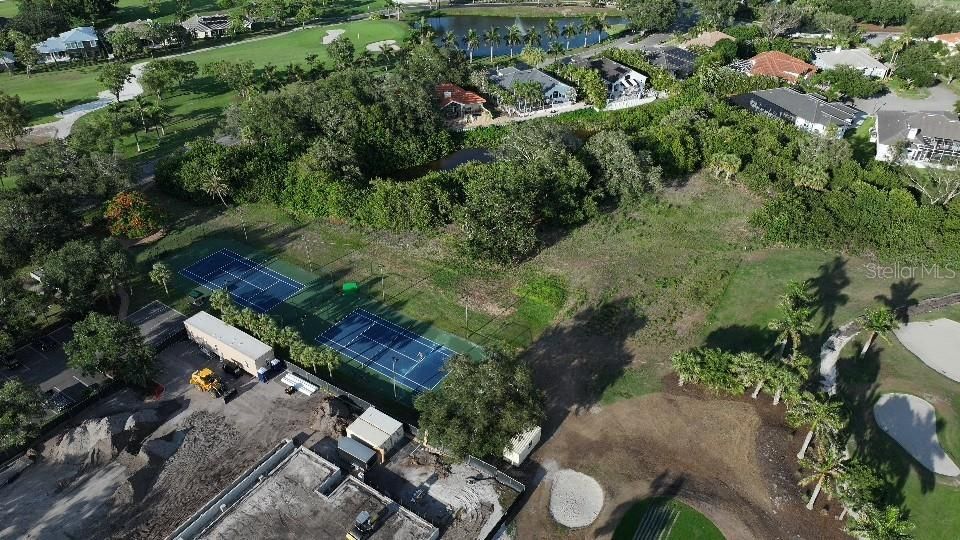На продажу: $1,300,000 (1.55 acres)