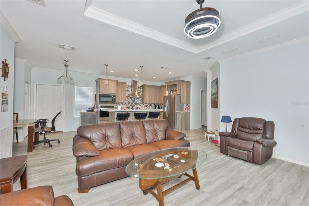 На продажу: $395,000 (4 спален, 2 ванн, 1620 Квадратных фут)