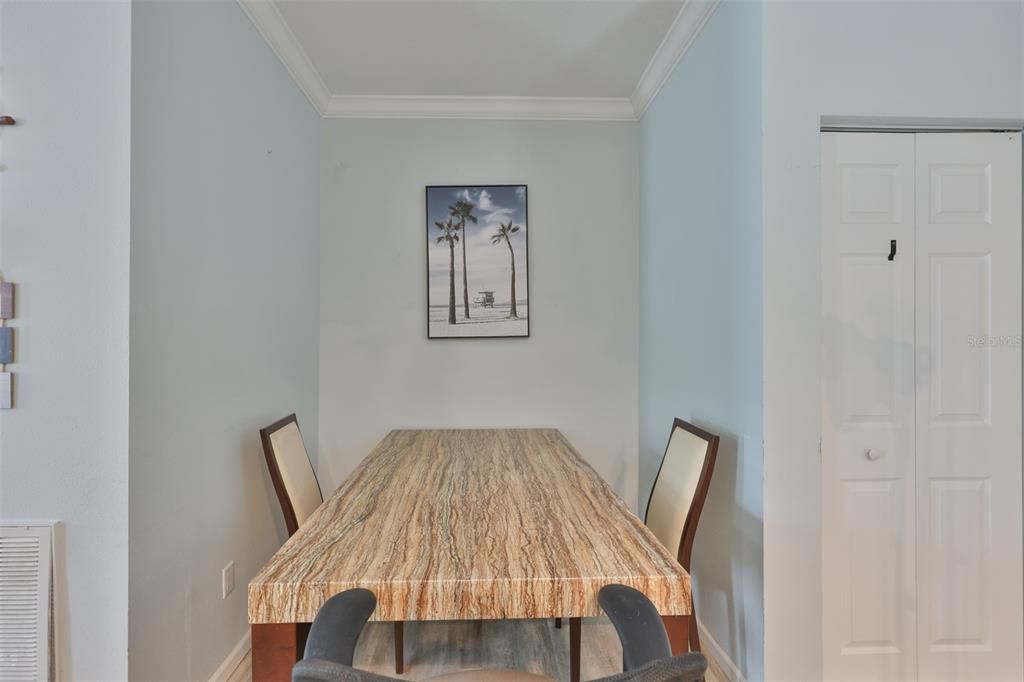 На продажу: $395,000 (4 спален, 2 ванн, 1620 Квадратных фут)