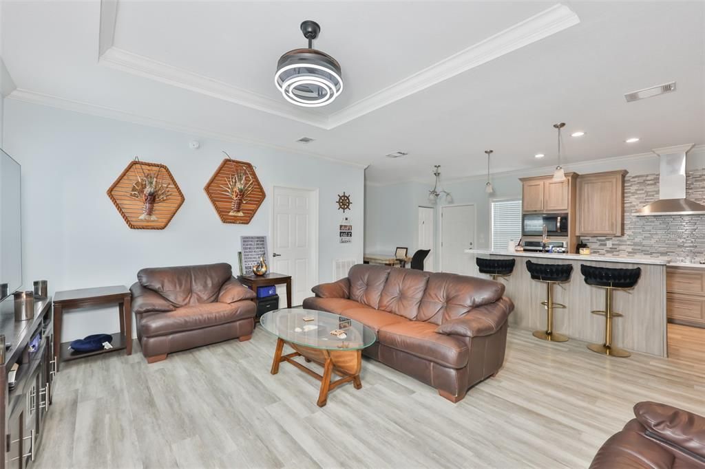На продажу: $395,000 (4 спален, 2 ванн, 1620 Квадратных фут)