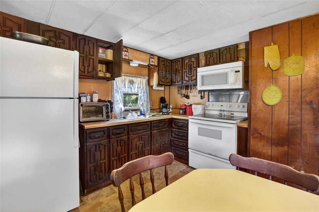 For Sale: $130,000 (2 beds, 2 baths, 700 Square Feet)