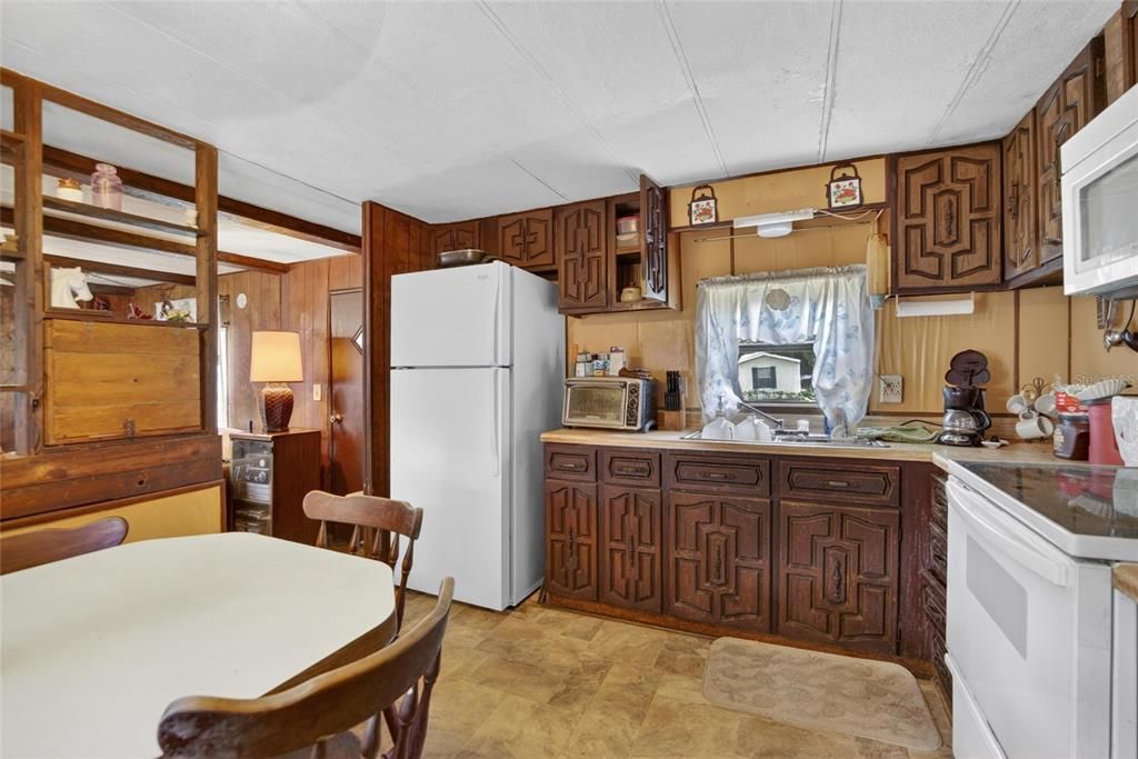 For Sale: $130,000 (2 beds, 2 baths, 700 Square Feet)