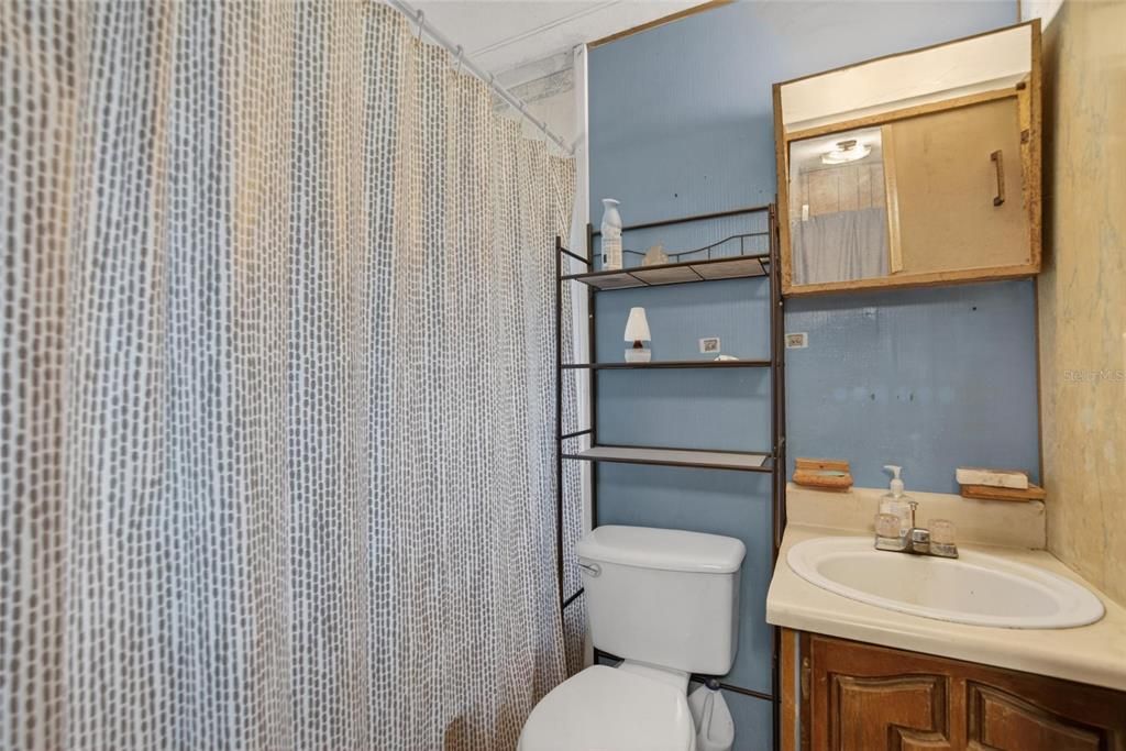 For Sale: $130,000 (2 beds, 2 baths, 700 Square Feet)