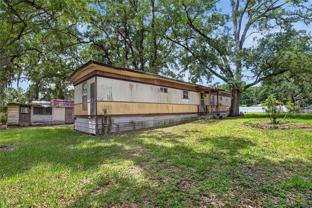 For Sale: $130,000 (2 beds, 2 baths, 700 Square Feet)