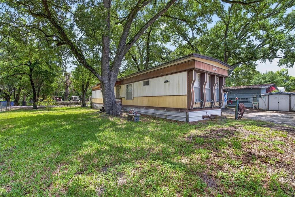For Sale: $130,000 (2 beds, 2 baths, 700 Square Feet)