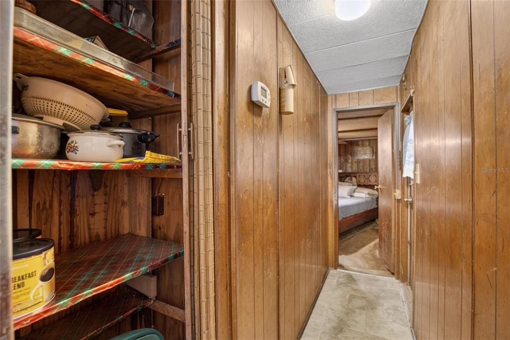 For Sale: $130,000 (2 beds, 2 baths, 700 Square Feet)