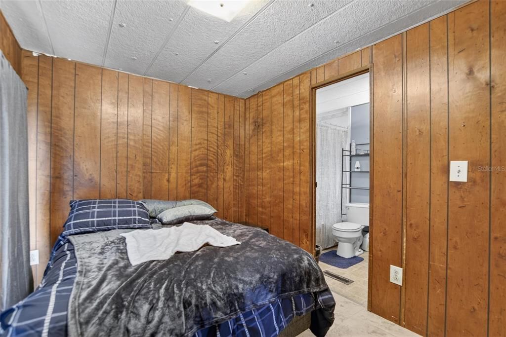 For Sale: $130,000 (2 beds, 2 baths, 700 Square Feet)