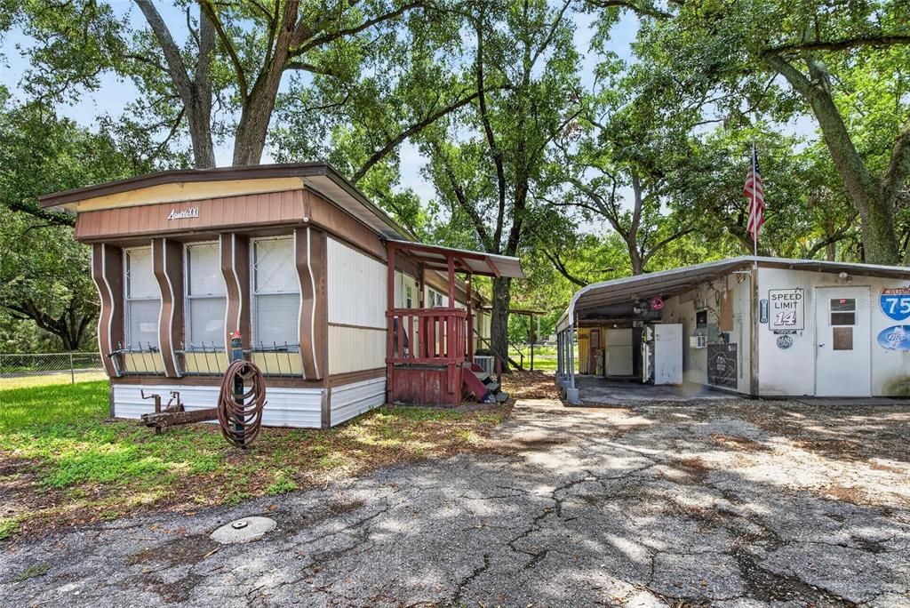 For Sale: $130,000 (2 beds, 2 baths, 700 Square Feet)