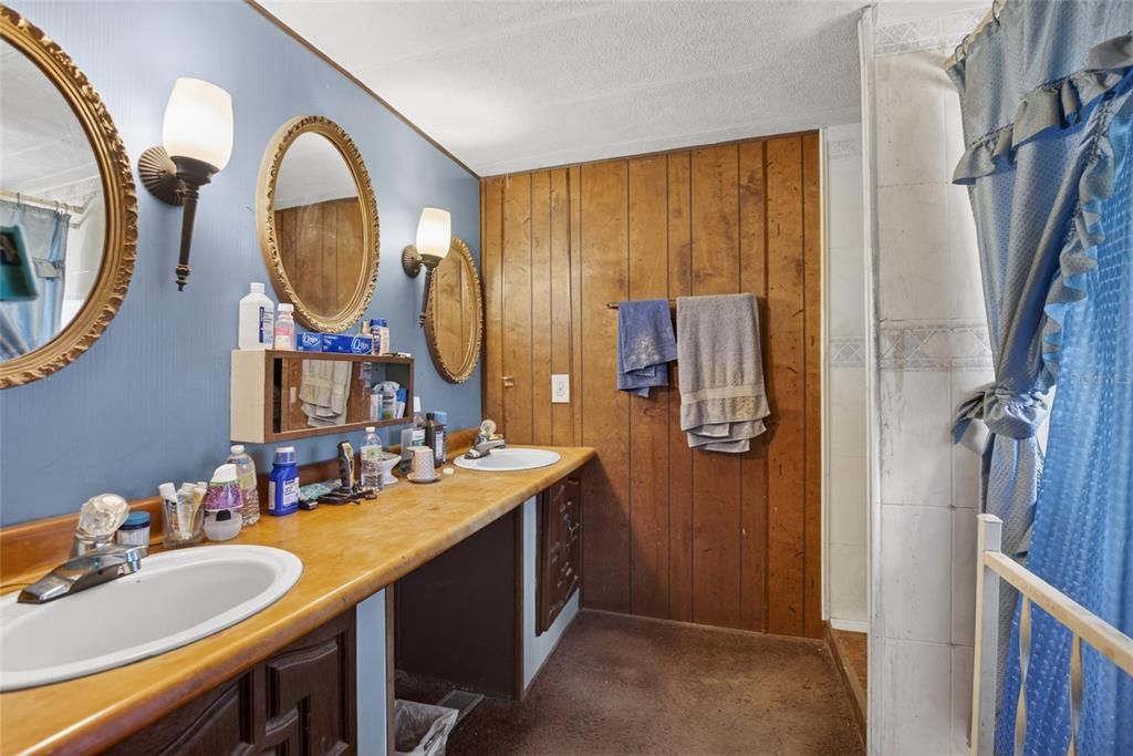For Sale: $130,000 (2 beds, 2 baths, 700 Square Feet)