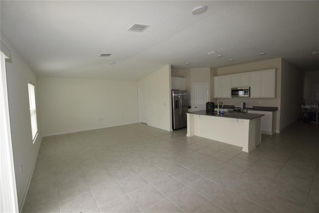 For Rent: $1,900 (3 beds, 2 baths, 1560 Square Feet)
