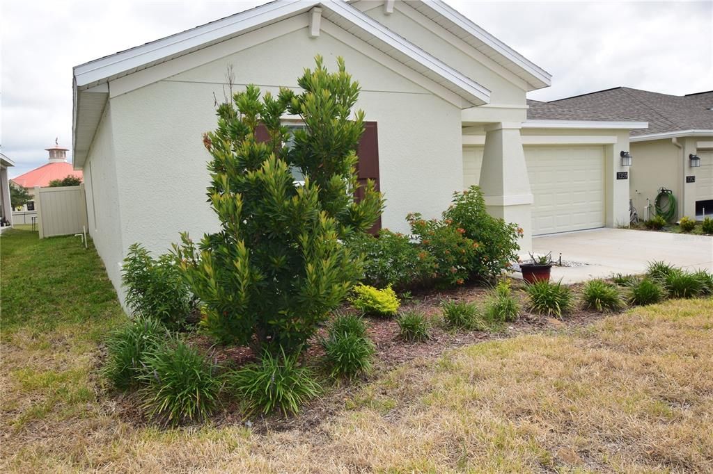 For Rent: $1,900 (3 beds, 2 baths, 1560 Square Feet)