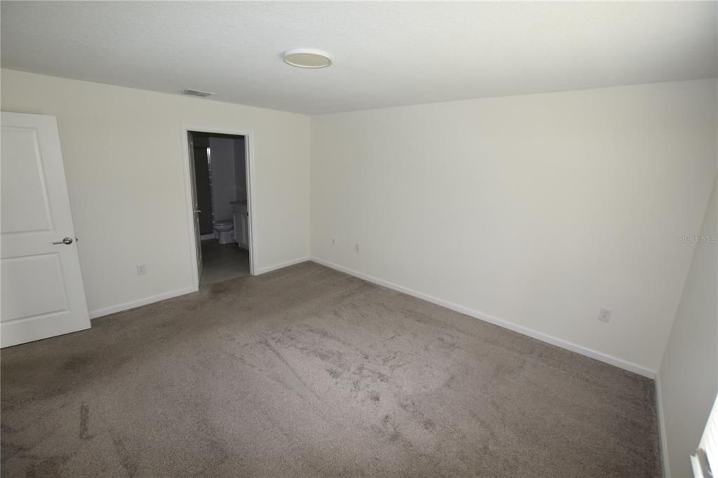 For Rent: $1,900 (3 beds, 2 baths, 1560 Square Feet)