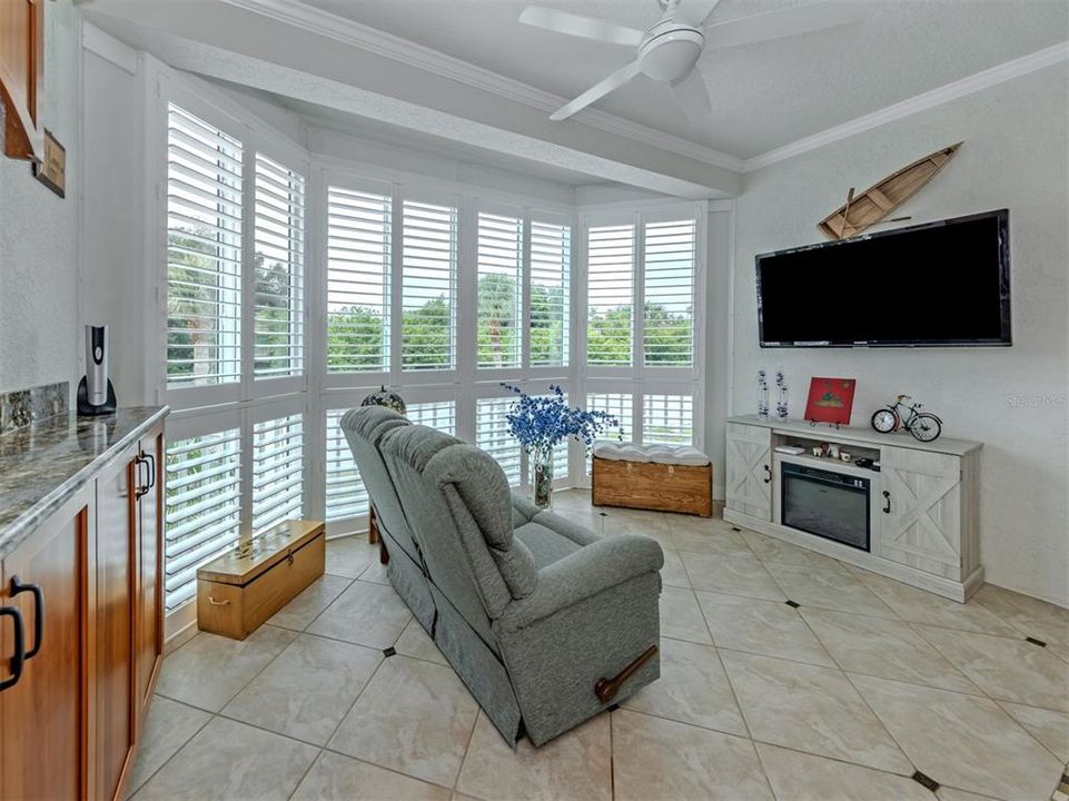 For Sale: $365,000 (3 beds, 2 baths, 1524 Square Feet)