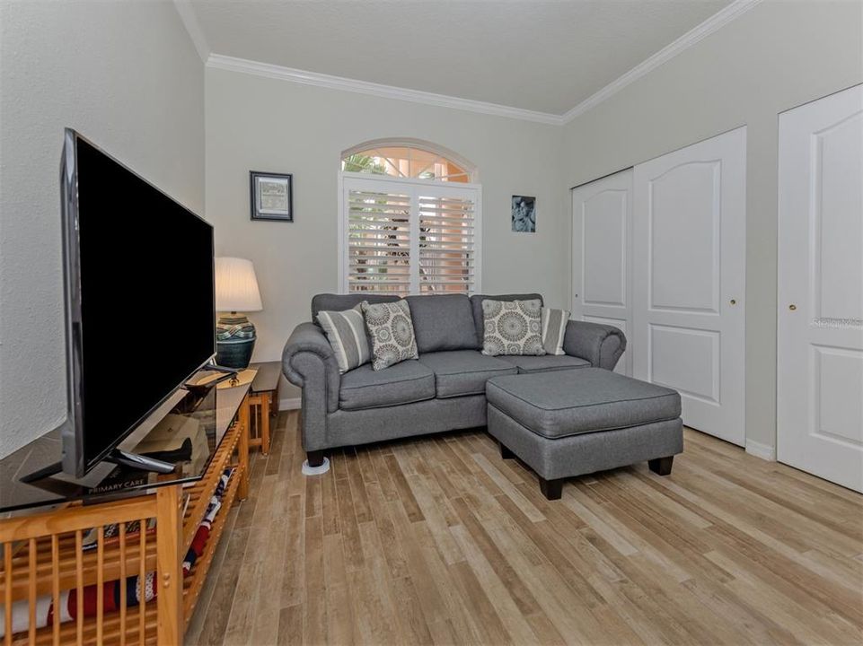 For Sale: $365,000 (3 beds, 2 baths, 1524 Square Feet)