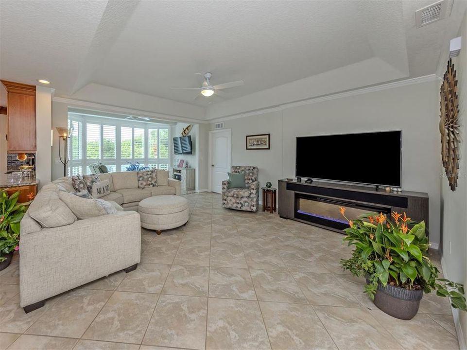 For Sale: $365,000 (3 beds, 2 baths, 1524 Square Feet)