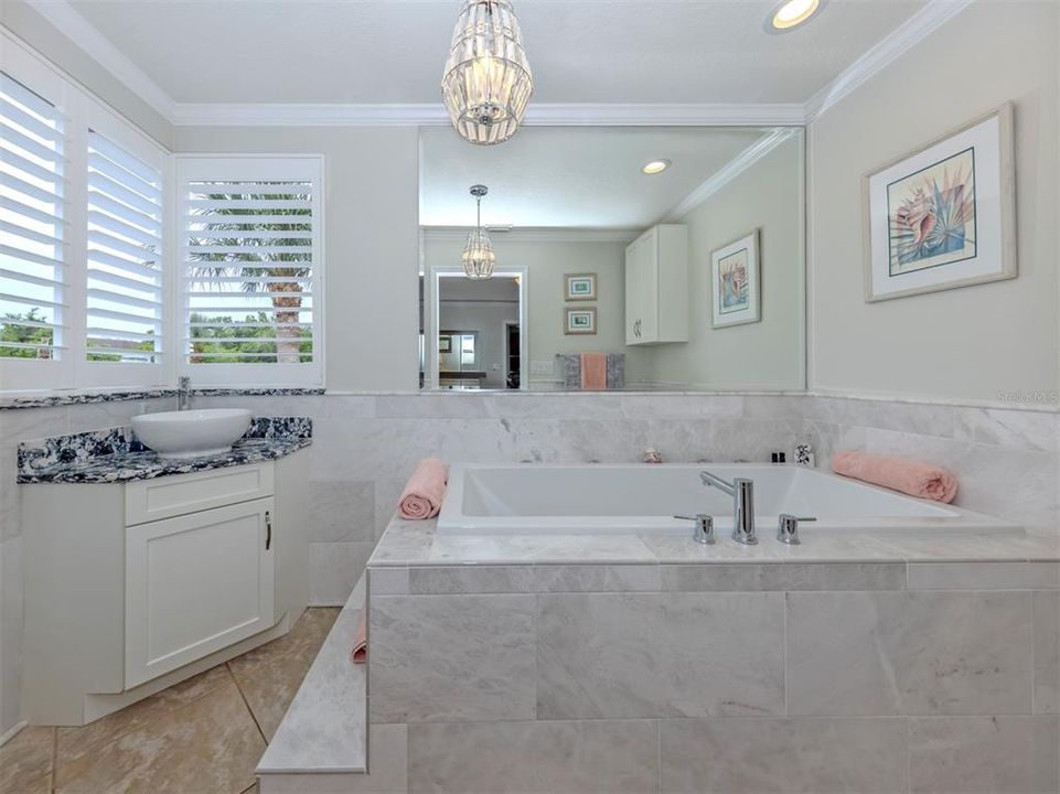 For Sale: $365,000 (3 beds, 2 baths, 1524 Square Feet)