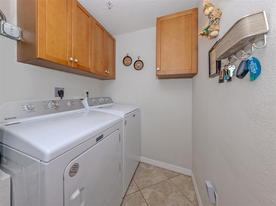 For Sale: $365,000 (3 beds, 2 baths, 1524 Square Feet)